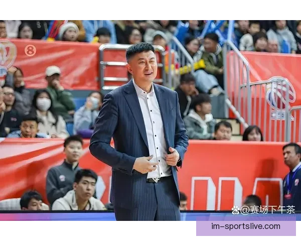 杜锋：本赛季坎坷前行球员全力支持教练组努力付出